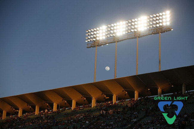 How long does it take to warm up the stadium lights? (Replacement guidnace)