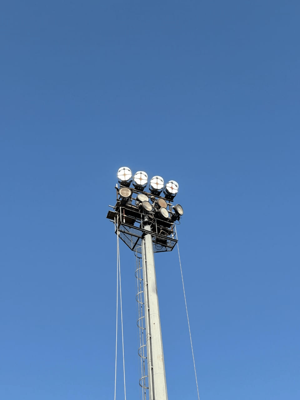 High mast light
